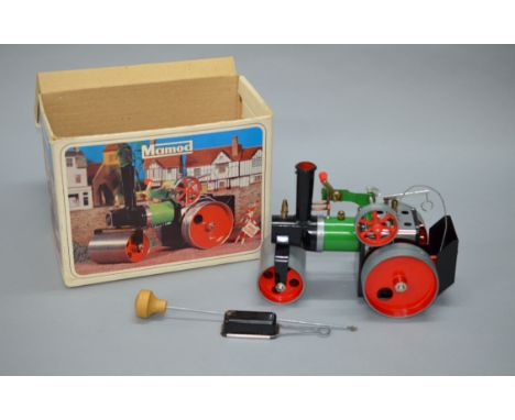 A boxed Mamod S.R.1a Steam Roller, with burner tray, steering rod and funnel, appears G+ in G box.