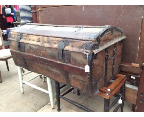 A LATE 18TH / EARLY 19TH CENTURY FRENCH VELUM AND PINE DOME TOPPED COACH TRUNK with iron mounts and handles, 108cm wide