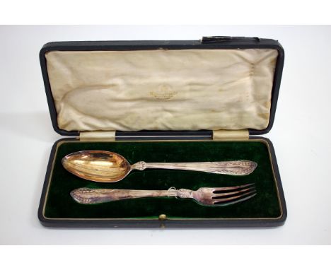 A SILVER SERVING SPOON AND FORK by Mappin & Webb, Sheffield 1913, in fitted case