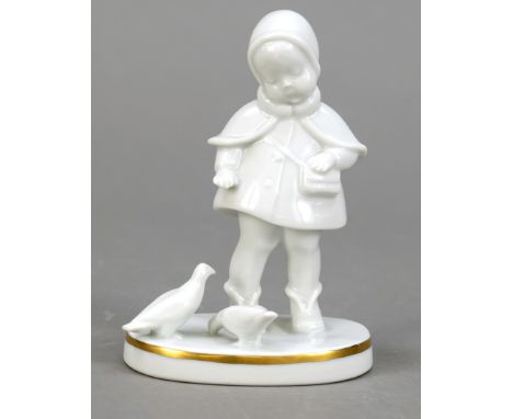 Mädchen beim Tauben Füttern, Rosenthal, Selb, 1944, Entwurf und sign. Claire Weiss, Modellnr. 1306, weiß, auf ovalem Sockel m