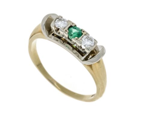 Smaragd-Brillant-Ring GG/WG 585/000 mit einem rund fac. Smaragd 3,0 mm, Rundiste mit Abplatzer und 2 Brillanten, zus. 0,20 ct