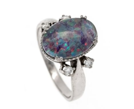 Opal-Brillant-Ring WG 750/000 mit einer ovalen Opaltriplette 13 x 9 mm und 4 Brillanten, zus. 0,12 ct l.get.W/SI, RG 55, 5,3 