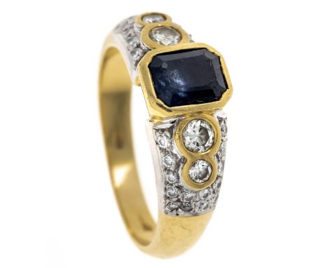 Saphir-Brillant-Ring GG/WG 750/000 mit einem im Smaragdschliff fac. Saphir 7,1 x 5,9 mm, Dunkelblau (l. beriebene Fac.) und 3