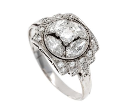 Art Déco Altschliff-Diamant-Ring WG 585/000 ungest., gepr., mit 23 Altschliff-Diamanten, zus. 0,65 ct W/VS-PI und 4 Altschlif