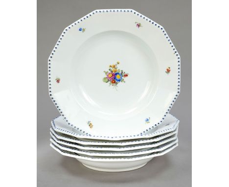 Sechs tiefe Teller, Nymphenburg, Marke 1925-75, Modell Pearl, Entwurf Dominikus Auliczek von 1792/95, polygonale Form, Perlre
