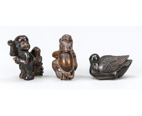 3 Netsuke, Japan, Ende 19. Jh., Buchsbaum/Horn. Alle figürlich, H. bis 5 cm