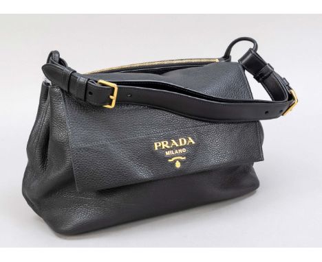 Prada, klassische Schultertasche, schwarzes genarbtes Leder, goldfarbene Hardware, kurzer verstellbarer Schulterriemen an Led
