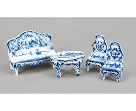 Miniatur Möbel Ensemble, 4-tlg., 20. Jh., Holland, 20. JH.,  Monogrammmarke, holländische Motive in Unterglasurblau, Sofa, L.