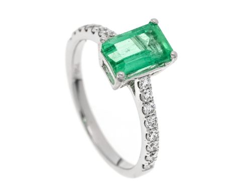 Smaragd-Brillant-Ring WG 750/000 mit einem feinen, im Smaragdschliff fac. Smaragd 1,29 ct in sehr guter Farbe und Reinheit, s
