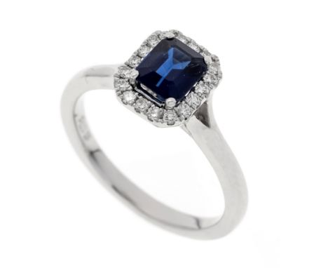 Saphir-Brillant-Ring WG 750/000 mit einem feinen, im Smaragdschliff fac. Saphir 6 x 5 mm in sehr guter Farbe und Reinheit, so