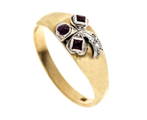 Rubin-Diamant-Ring GG/WG 585/000 mit 3 fac. Rubinen 2,9 und 2 mm, bestoßen und berieben, und 2 Achtkant-Diamanten, zus. 0,010