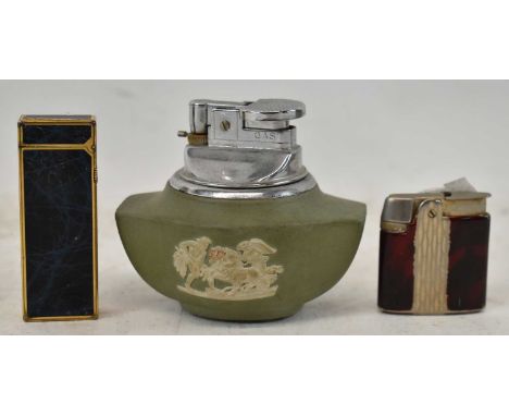 A vintage Dunhill lighter with simulated marble body, a green jasperware lighter and a further lighter (3). 