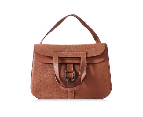 AN HERMÈS GOLD HALZAN 31
Palladium hardware, adjustable shoulder strap, accompanied by brand box, and dust bag 
Blind stamp S