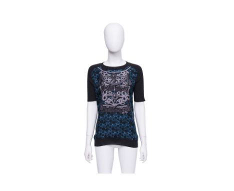 A LOUIS VUITTON KNIT JUMPER
Silk front panel with a baroque-inspired trompe l’oeil print, contrasting ribbed knit sleeves and