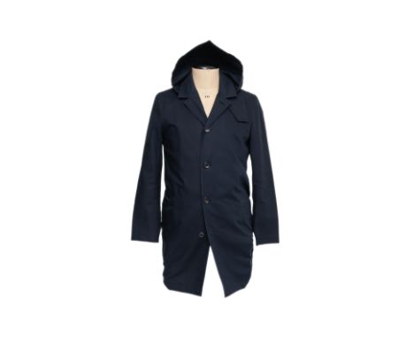 A LOUIS VUITTON NAVY HOODED TRENCH COAT
Single-breasted coat with a detachable hood and quilted inner lining, featuring welt 