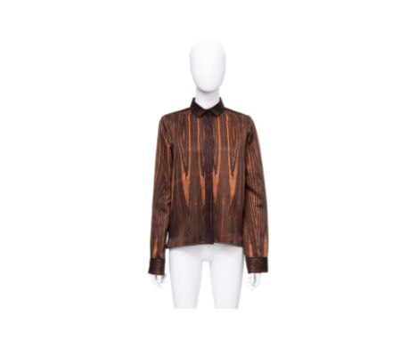 A CÈLINE WOOD GRAIN PATTERN SHIRT BY PHOEBE PHILO
Brown long-sleeve shirt featuring a trompe-l'œil woodgrain print, contrast 