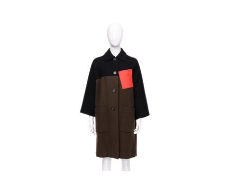 A MARNI COLORBLOCK WOOL COAT
Designed with a two-tone color-block construction, featuring a pointed collar, oversized patch p
