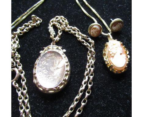 9ct yellow gold front and back locket, bright cut with swallow and flowers on a 9ct yellow gold belcher chain with spring rin