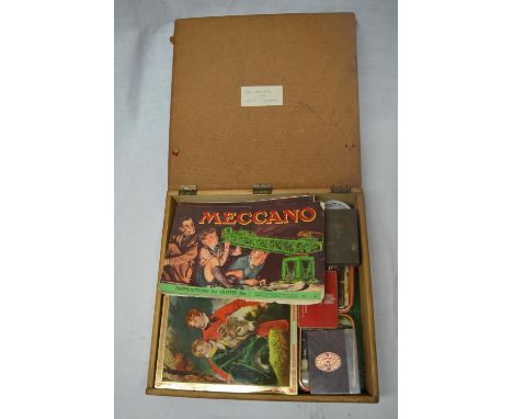 Box containing large quantity of vintage Meccano 