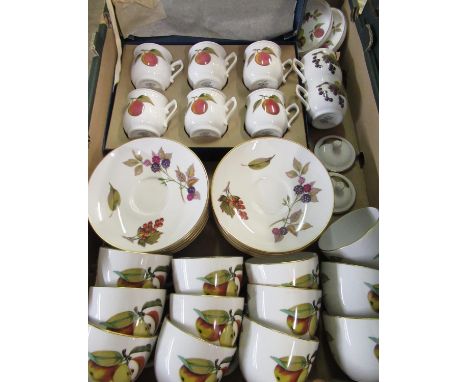 Royal Worcester Evesham oven to tableware - Set of twelve tea cups and saucers, boxed set of six chocolate pots and covers, t