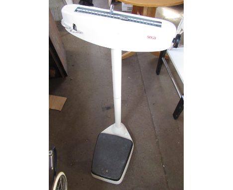 Set of vintage Seca white enamel bathroom scales to weigh 23st, W45cm H104cm 