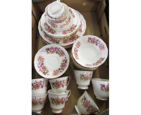 Colclough D575 pattern tea service for six covers (qty) 
