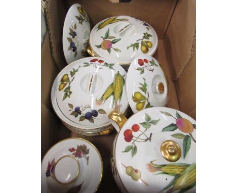 Royal Worcester Evesham oven to tableware - Large soup tureen H19cm, three casseroles D21cm, large casserole D22cm, small cas