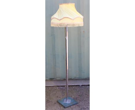 1930s Art Deco chrome standard lamp on flat base, H178cm 