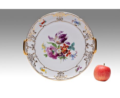PORCELAIN TRAY WITH A FLORAL MOTIF | Meissen (Germany / German 20th century) | 20th century | glazed porcelain, hand-painted 