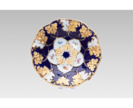 DECORATIVE PLATE | Meissen (Germany / German around 1900) | around 1900 | porcelain glazed, decorated with cobalt and gold em