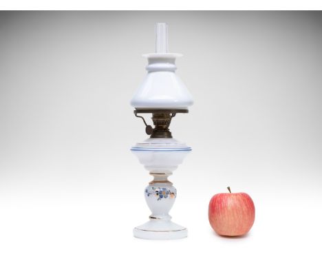 KEROSENE LAMP | Europe (first half of the 20th century) | first half of the 20th century | milk glass, painted | 31 cm | Bidd