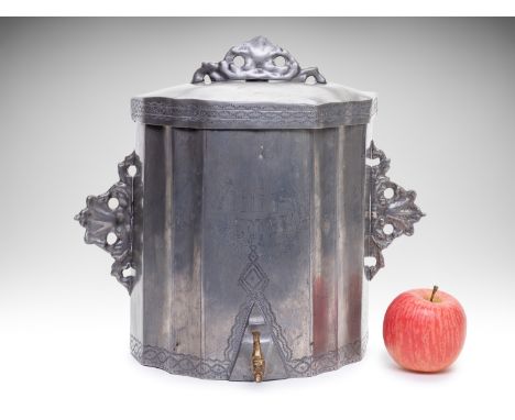 TIN WATER TANKARD | Central Europe (1819) | 1819 | pewter decorated with engraving and hammered decor, brass faucet | 25 cm |