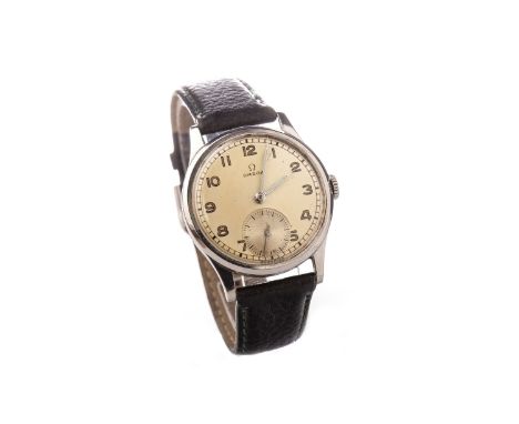 GENTLEMAN'S OMEGA MILITARY ISSUE MANUAL WIND WRIST WATCH the round dial with black bordered luminous Arabic numerals, sunken 