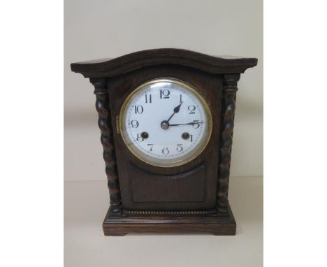 An 8 day oak case mantle clock strikes hours and half hours on gong, 28cm tall, in running order 