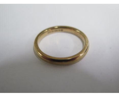 A 9ct hallmarked yellow gold band ring, size O, approx 3.2 grams, generally good 