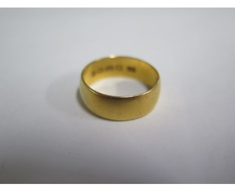 A hallmarked 22ct yellow gold band ring, size L/M, approx 4.8 grams, generally good minor usage marks 