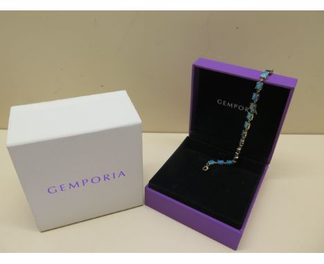A 9ct Gemporia opal bracelet, 18cm long, approx 7.6 grams, in good condition with box 