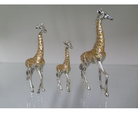 Three Saturno silver and enamel giraffes, tallest 11cm, total weight approx 4.8 troy oz, all good condition 