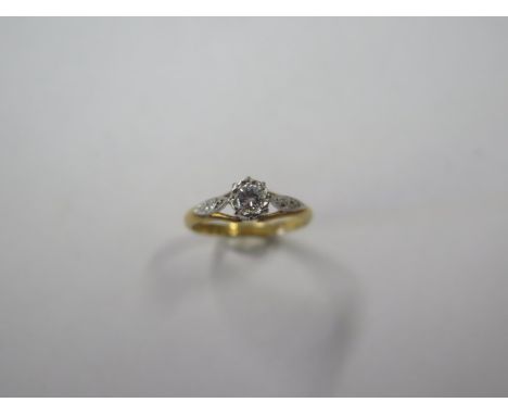 A hallmarked 18ct diamond ring, size I/J, approx 2.2 grams, generally good 