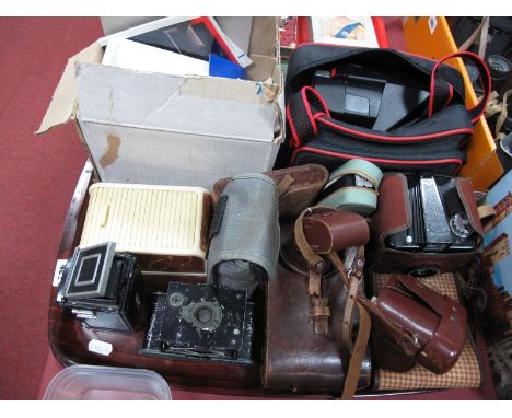 A Museflex Model M (Japan) Camera, other cameras including Kodak Compant, Ilford Envoy (bakelite), Halina Anastigmet 1.3.5 f=