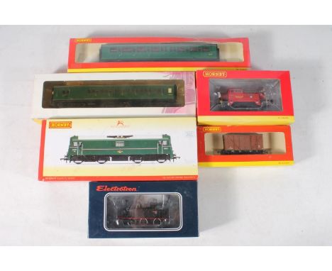 OO gauge model railways, Hornby R3376 Class 71 diesel locomotive E5022 BR Green, DCC Ready, R4305E BR Maunsell 6 Compartment 