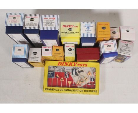 Atlas Editions reproductions of Dinky Toys to include 943 Leyland Octopus Tanker Esso, 942 Foden 14 Ton Tanker Regent, 905 Fo