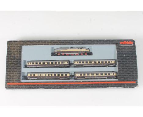 Z gauge model railways, Marklin of Germany, 81436 Henschel-Wegmann Train five piece set, boxed.