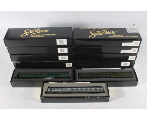 HO gauge model railways, Spectrum by Bachmann, The Master Railroader Series, thirteen coaches to include 89103 coach New York