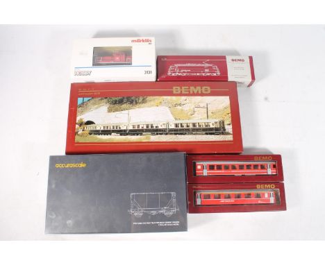 HO gauge model railways to include Marklin 3131 0-6-0 locomotive DB red; Accurascale ACC2032-CS-M Bulk Cement Wagon Castle Ce