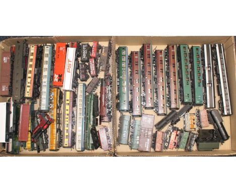 OO gauge model railways, items of rolling stock to include Bachmann sleeping cars M2635 x2 and M2002 x2 coach S61365, Hornby 