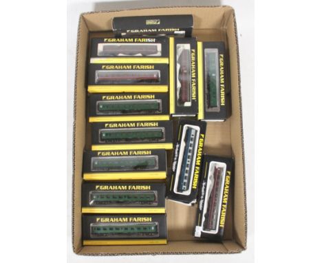 N gauge model railways, Grafar Graham Farish by Bachmann, passenger rolling stock coaches to include 374011 mk1 SO Second Ope