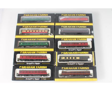 N gauge model railways, Grafar Graham Farish by Bachmann, passenger rolling stock coaches to include 0656 Pullman Brake End C