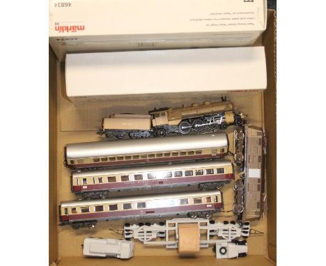 HO gauge model railways, Marklin of Germany 33185 4-6-2 tender locomotive 3602 K BAY STS B, boxed, an overhead electric locom