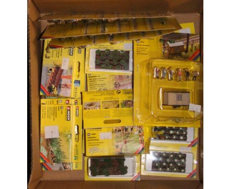 HO Gauge model railways, Noch of Germany diorama accessories to include 16046 Bei der Arbeit (At Work) 30 piece miniature tra